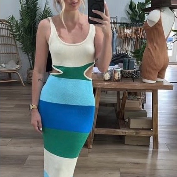 MARBLE Dresses & Skirts - MARBLE Sleeveless Colorblock Midi Dress in Cream, Blue, and Green
